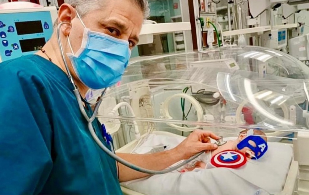 Dr. Yépez en cuidados intensivos neonatales